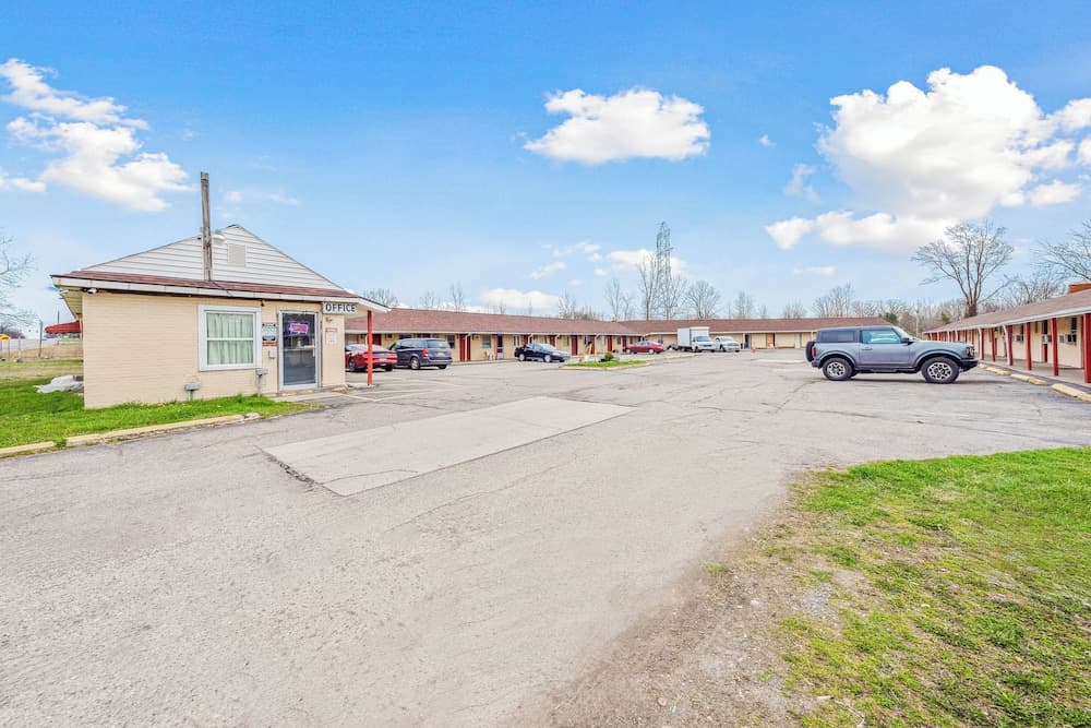 Flint Motel by OYO MI Near I-475 gallery photo in Flint, MI — image 40