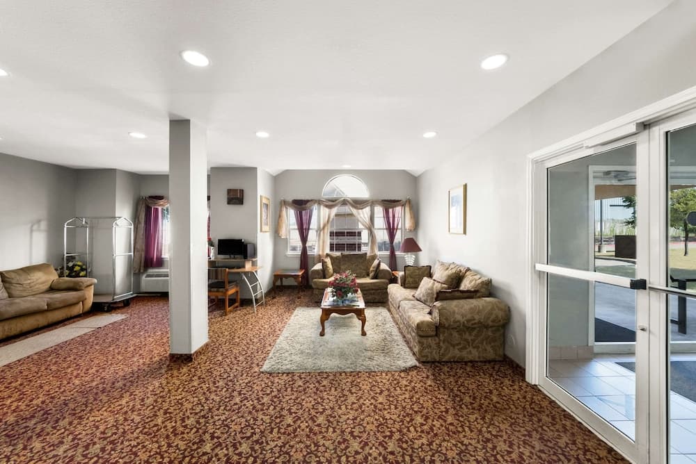 Econo Lodge Inn & Suites Mesquite - Dallas East gallery photo in Mesquite, TX — image 5