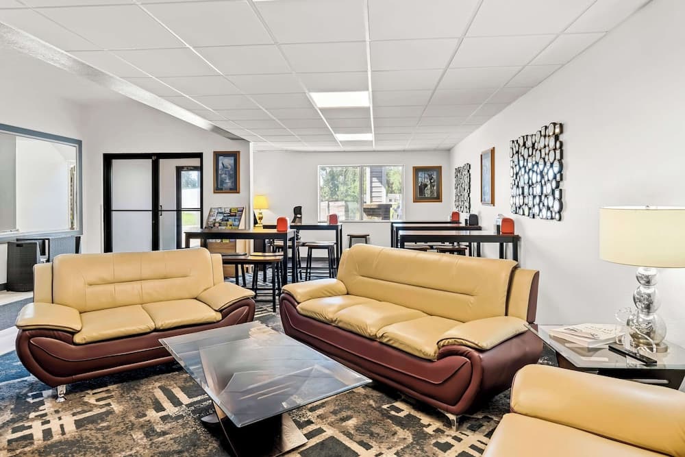 Americas Best Value Inn Tahquamenon Country interior in Newberry, MI — gallery photo 2