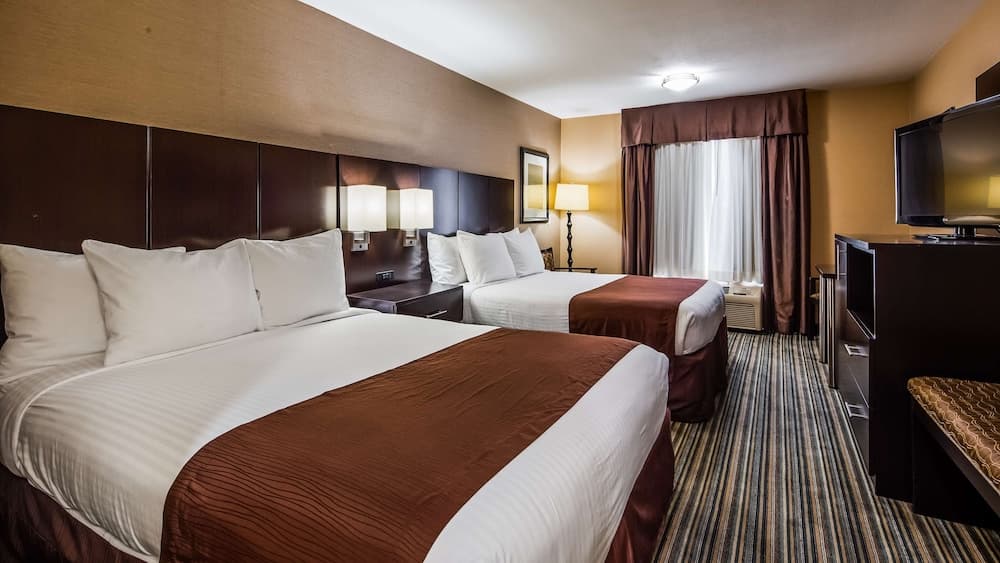 Best Western Brentwood Inn interior in Brentwood, CA — gallery photo 2