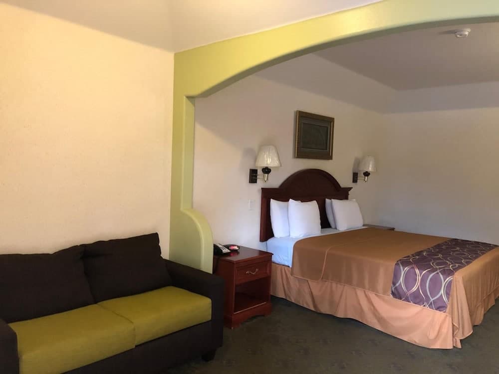 Executive Inn And Suites property views in Porter, TX — gallery photo 3