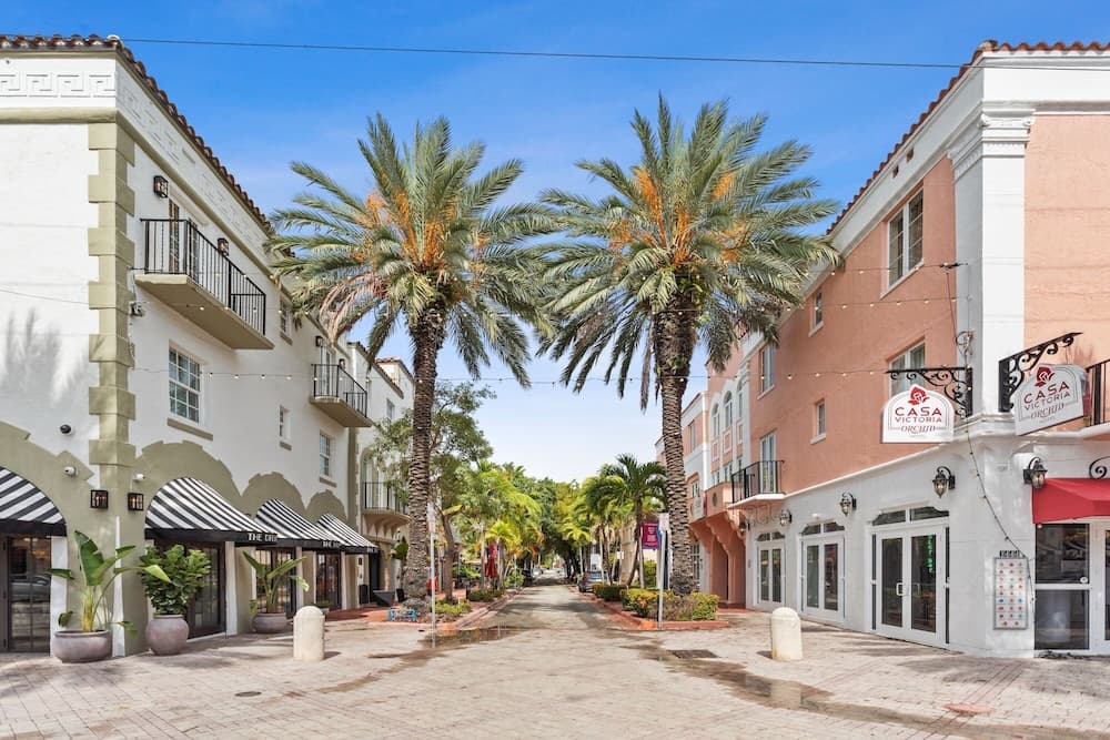 Kasa El Paseo Miami Beach interior in Miami Beach, FL — gallery photo 2