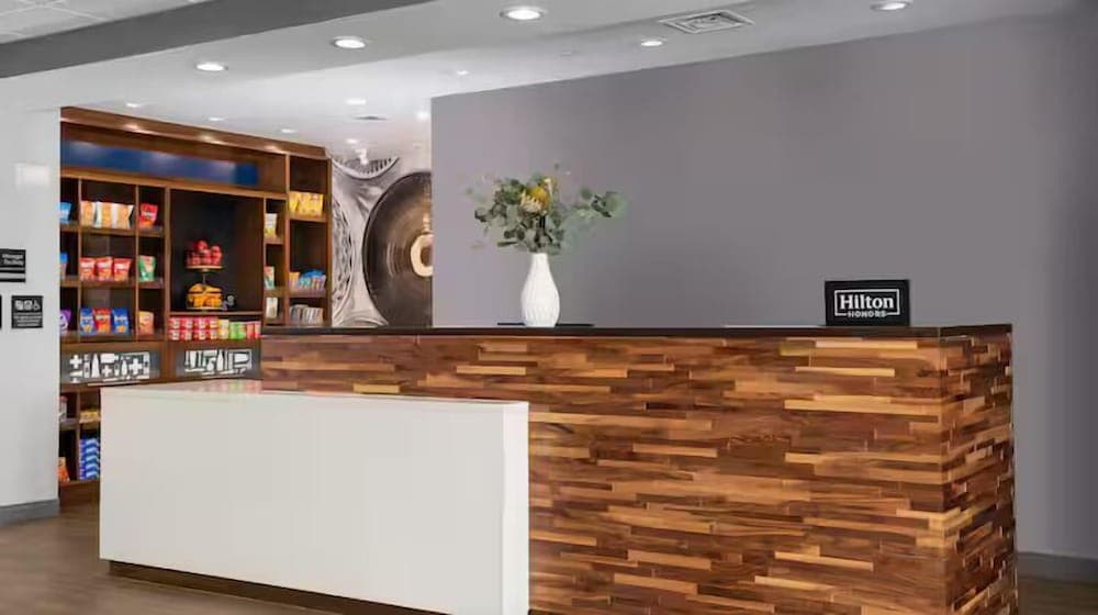 Hampton Inn & Suites Maui North Shore interior in Kahului, HI — gallery photo 2