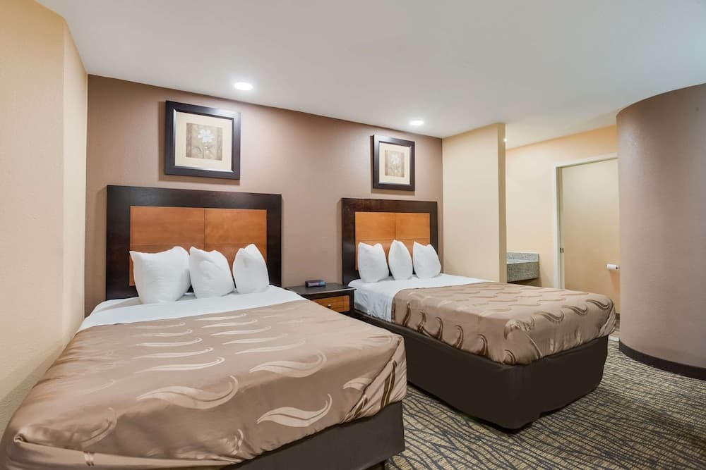 Quality Inn Lees Summit - Kansas City gallery photo in Lee's Summit, MO — image 25
