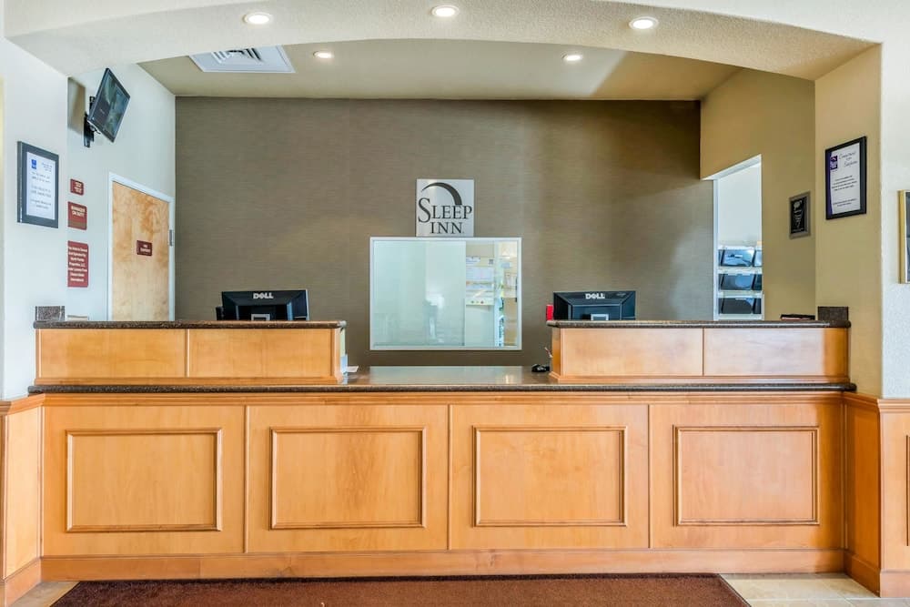 Sleep Inn and Suites - Ocala / Belleview interior in Ocala, FL — gallery photo 2