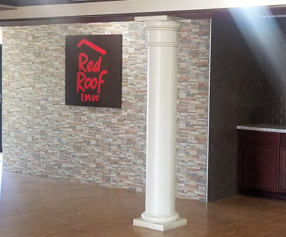 Red Roof Inn & Suites Houston - Hobby Airport property views in Houston, TX — gallery photo 3