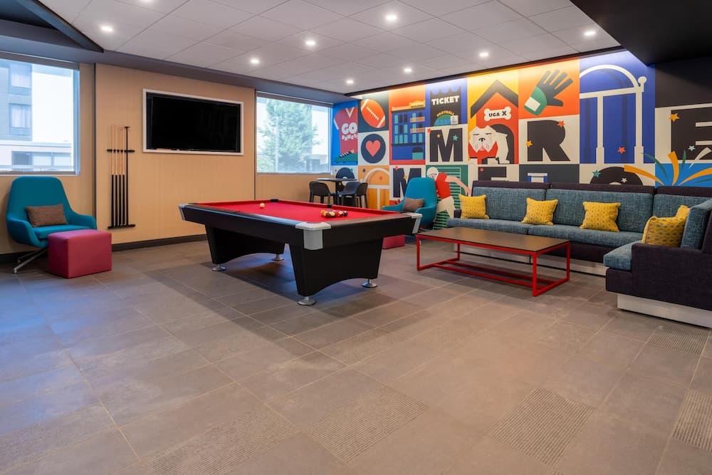 Tru By Hilton Commerce interior in Commerce, GA — gallery photo 2