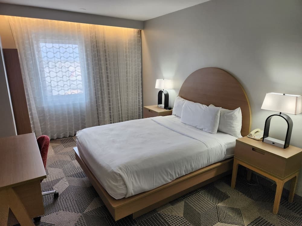 Miami International Airport Hotel interior in Miami, FL — gallery photo 2