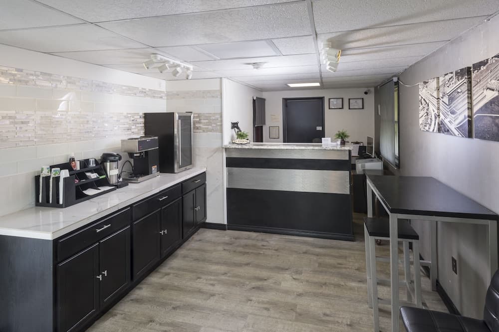 Sunrise Inn Hershey interior in Hershey, PA — gallery photo 2