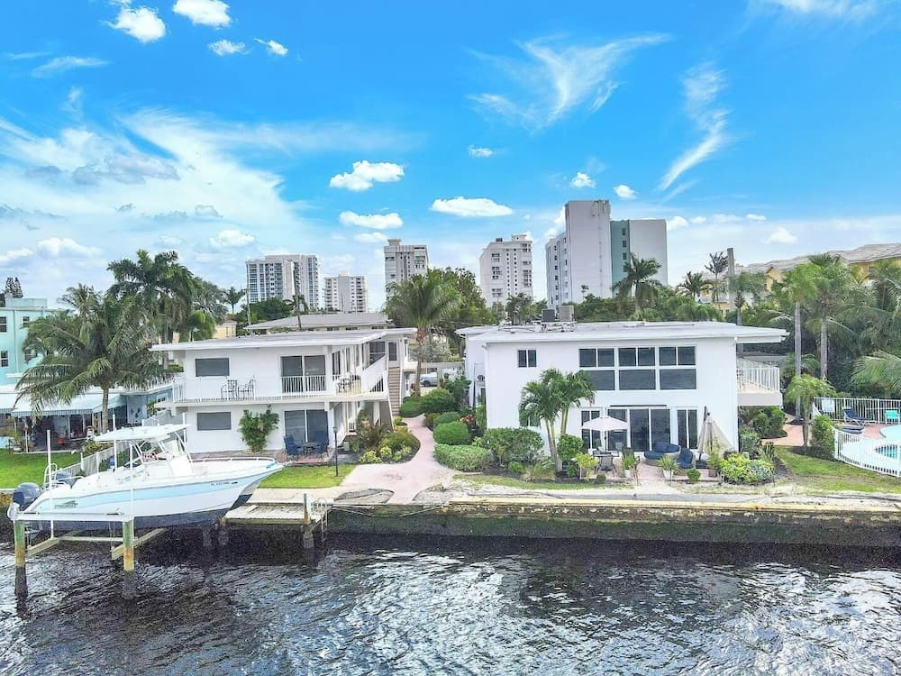 Seacrest Villas featured exterior or lobby in Pompano Beach, FL — similar hotel