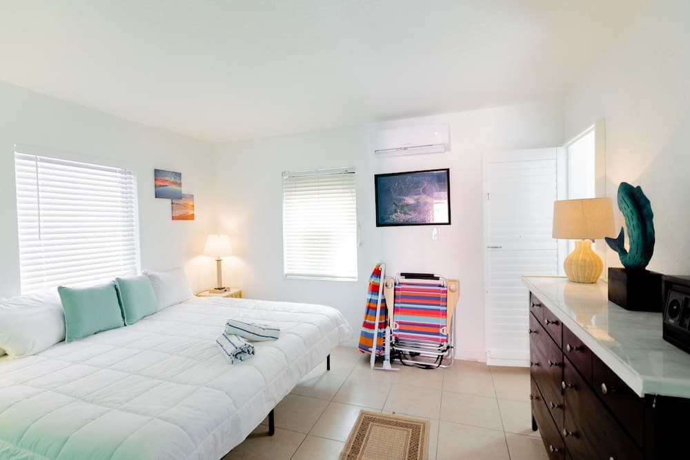 Cabanas of Treasure Island interior in Treasure Island, FL — gallery photo 2