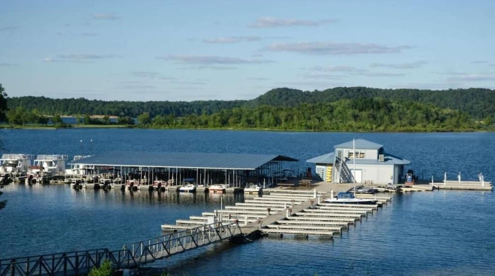 Fourwinds Lakeside Inn & Marina gallery photo in Bloomington, IN — image 32