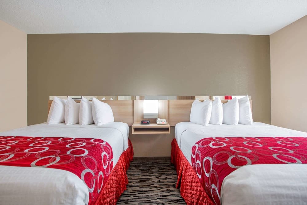 Microtel Inn & Suites by Wyndham Charleston WV gallery photo in South Charleston, WV — image 8