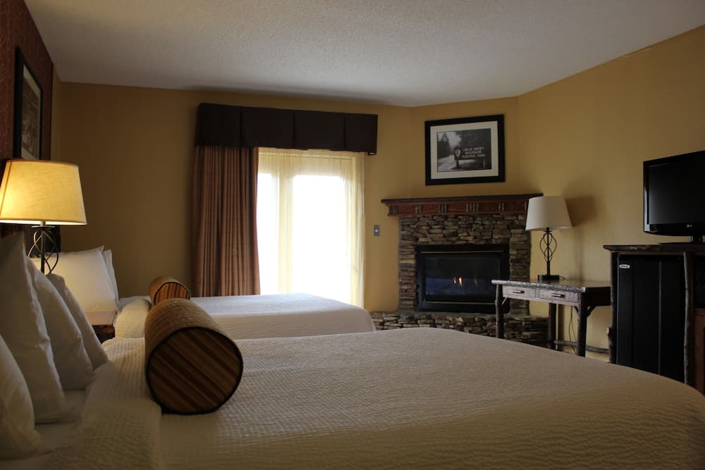 Old Creek Lodge property views in Gatlinburg, TN — gallery photo 3