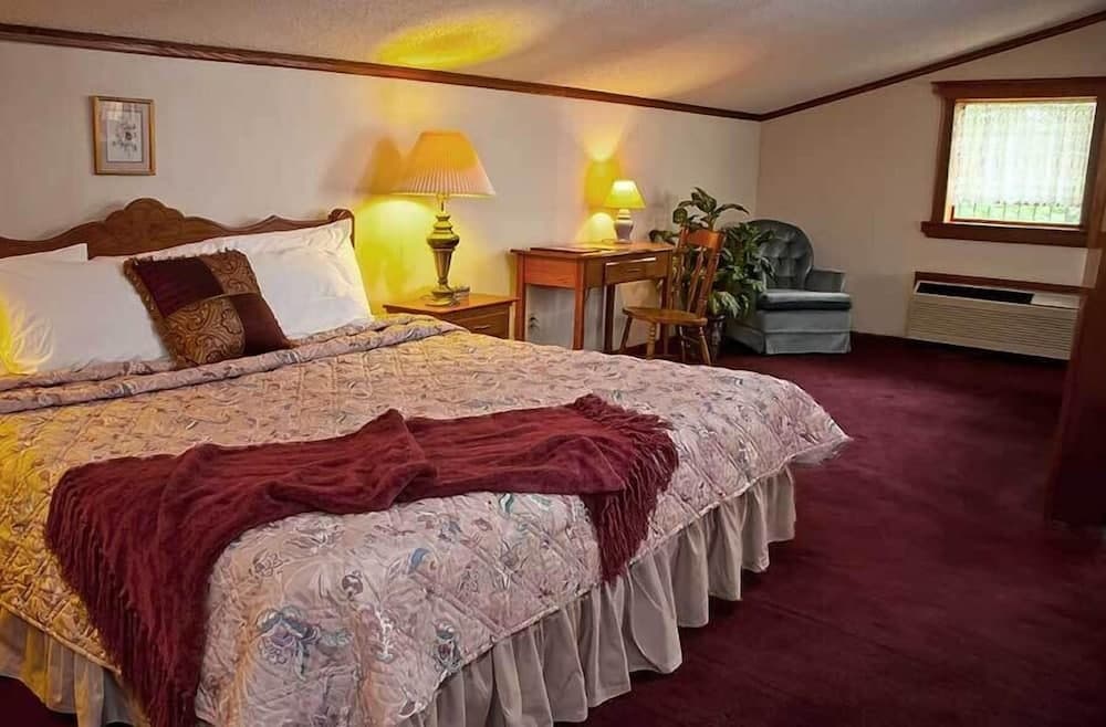 Bavarian Inn Lodge & Restaurant interior in Eureka Springs, AR — gallery photo 2