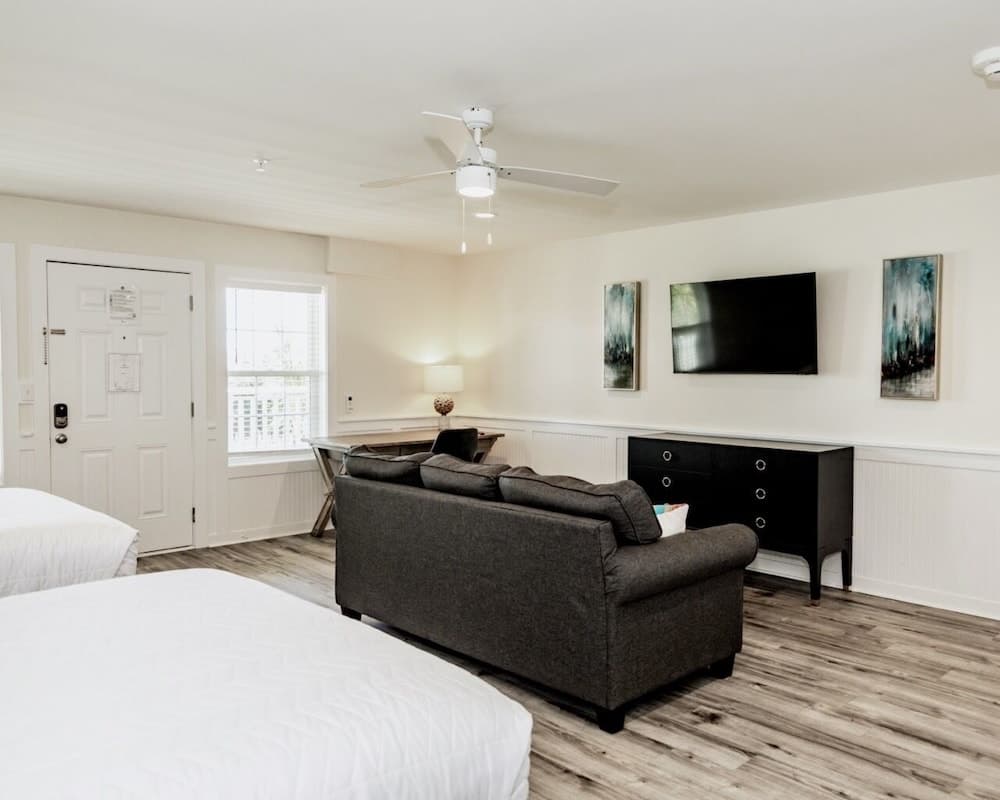 Saltwater Suites gallery photo in Holly Ridge, NC — image 11