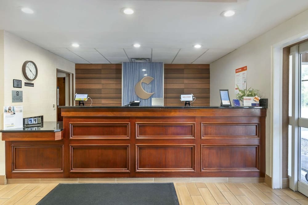 Comfort Inn & Suites Berea interior in Berea, KY — gallery photo 2