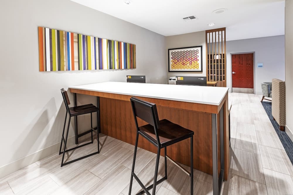 Holiday Inn Express & Suites West by IHG property views in Shreveport, LA — gallery photo 3