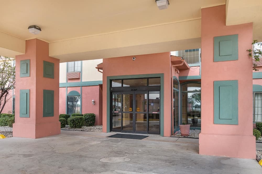 Quality Suites Temple I-35 featured exterior or lobby in Temple, TX — similar hotel