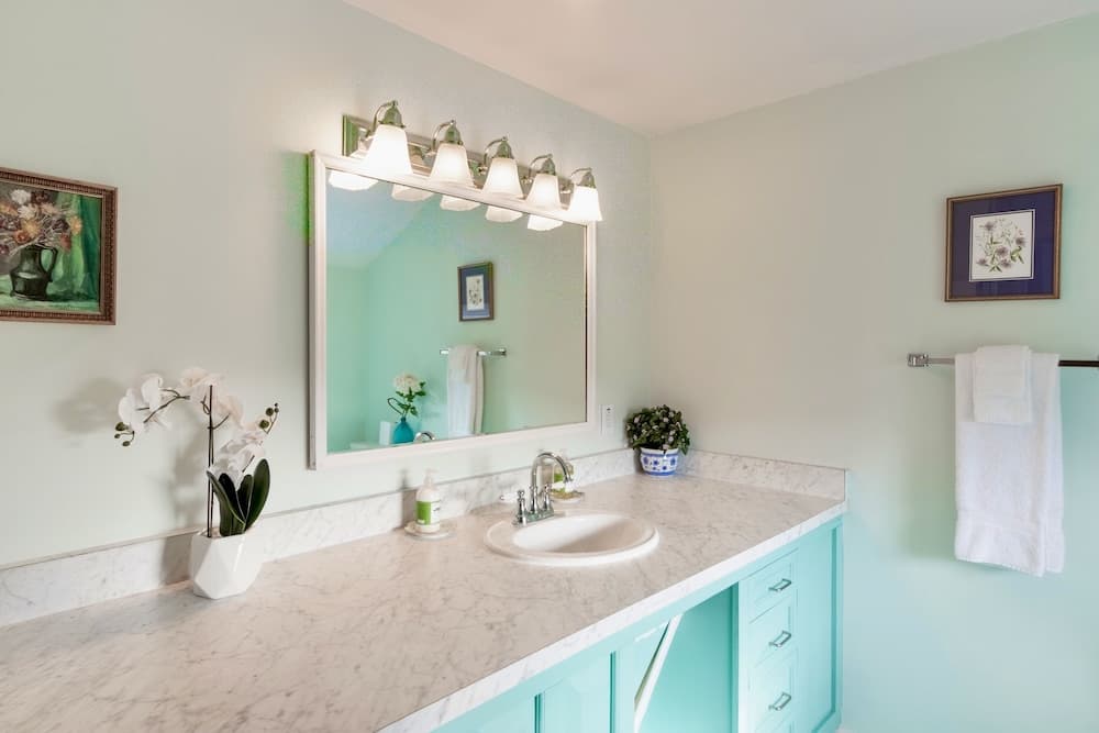 Wilburton Inn interior in Manchester — gallery photo 2