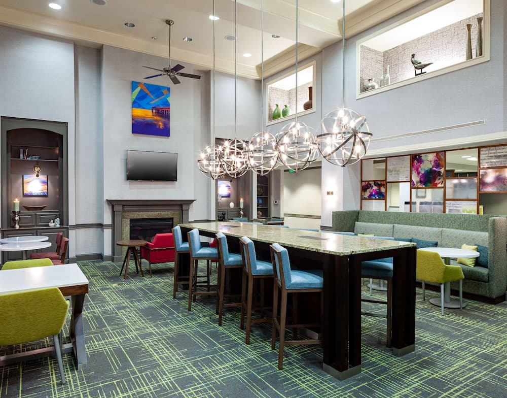 Hampton Inn & Suites Mobile I-65@ Airport Blvd interior in Mobile, AL — gallery photo 2