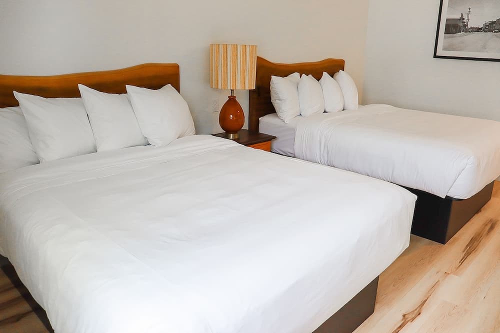 The Wildflower Inn interior in Gold Beach, OR — gallery photo 2