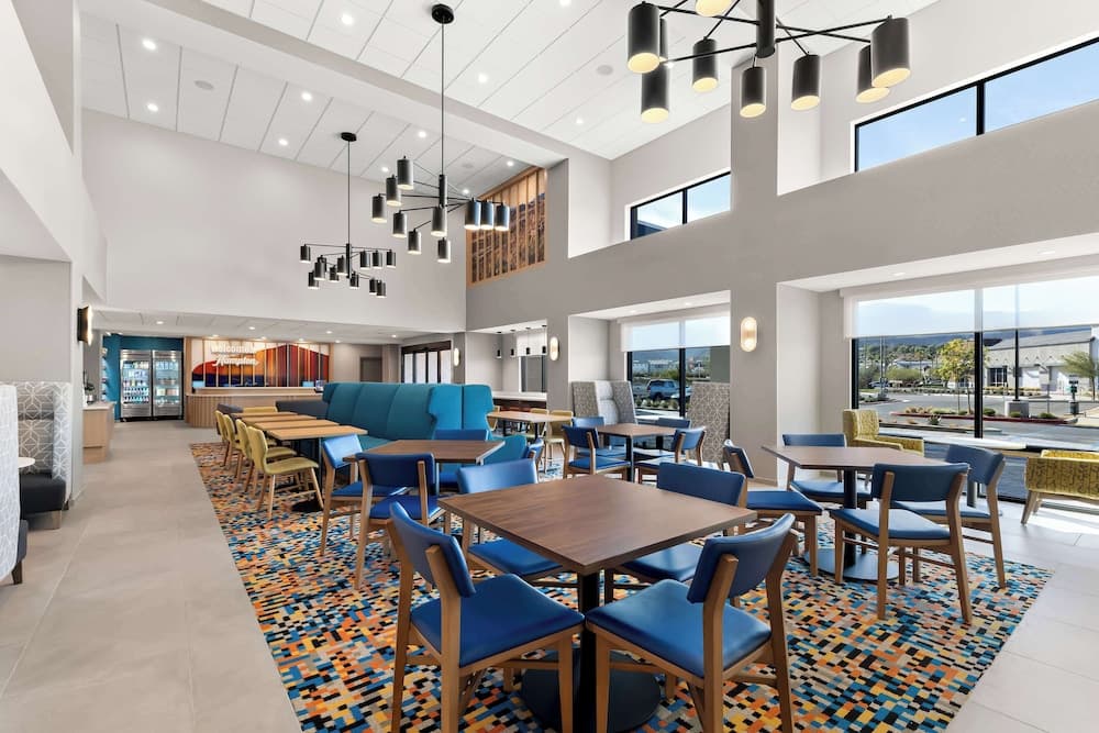 Hampton Inn & Suites Corona, Ca gallery photo in Corona, CA — image 5