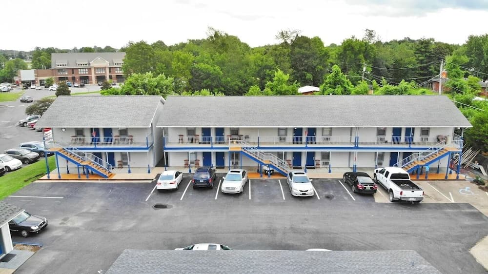 Travelers Inn and Suites interior in Paducah, KY — gallery photo 2