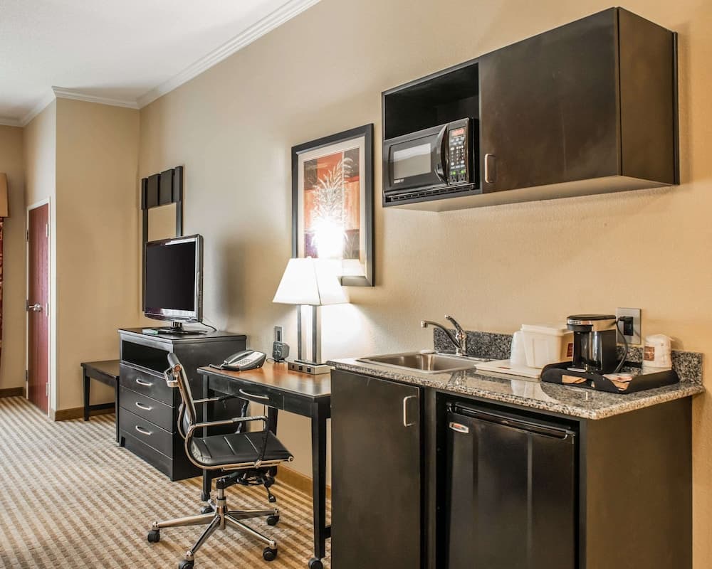 Comfort Suites gallery photo in Panama City, FL — image 32