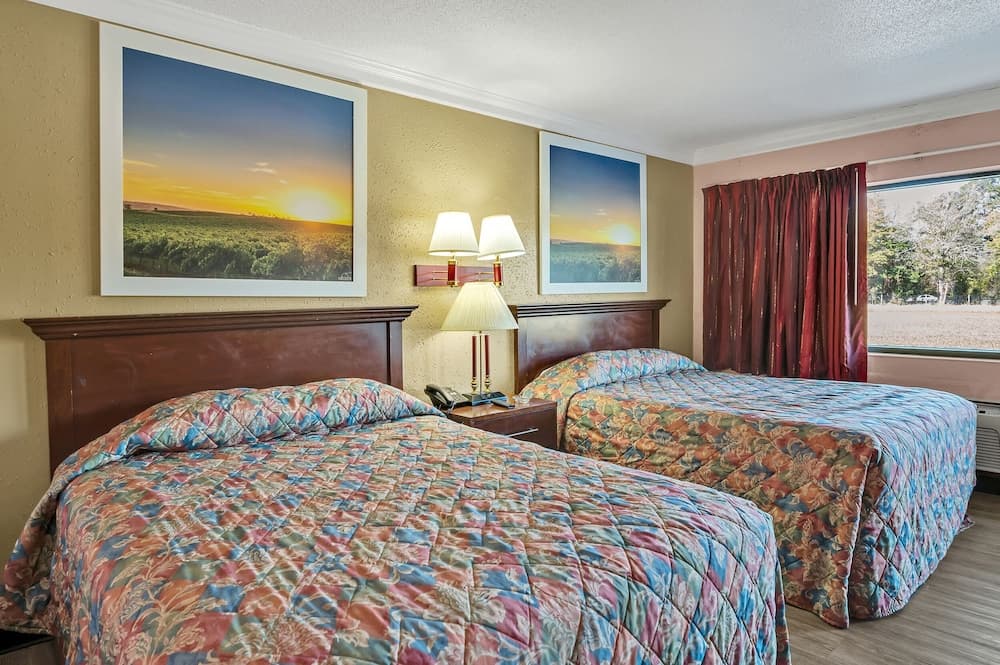 Travelers Inn interior in Four Oaks, NC — gallery photo 2