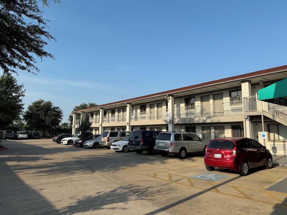 LUXURY INN featured exterior or lobby in Houston, TX — similar hotel