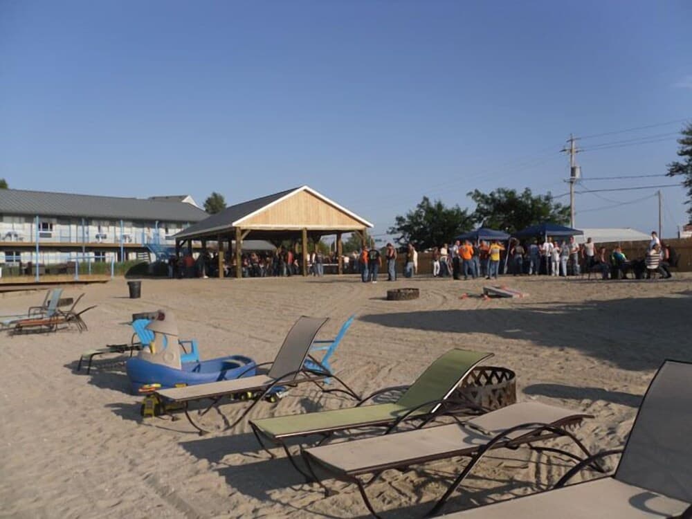 Beachfront Resort gallery photo in Port Clinton, OH — image 6