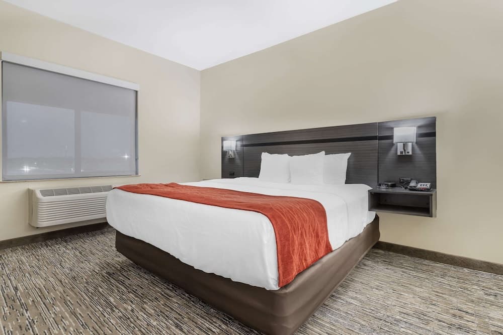 Comfort Inn Orange I-10 interior in Orange, TX — gallery photo 2