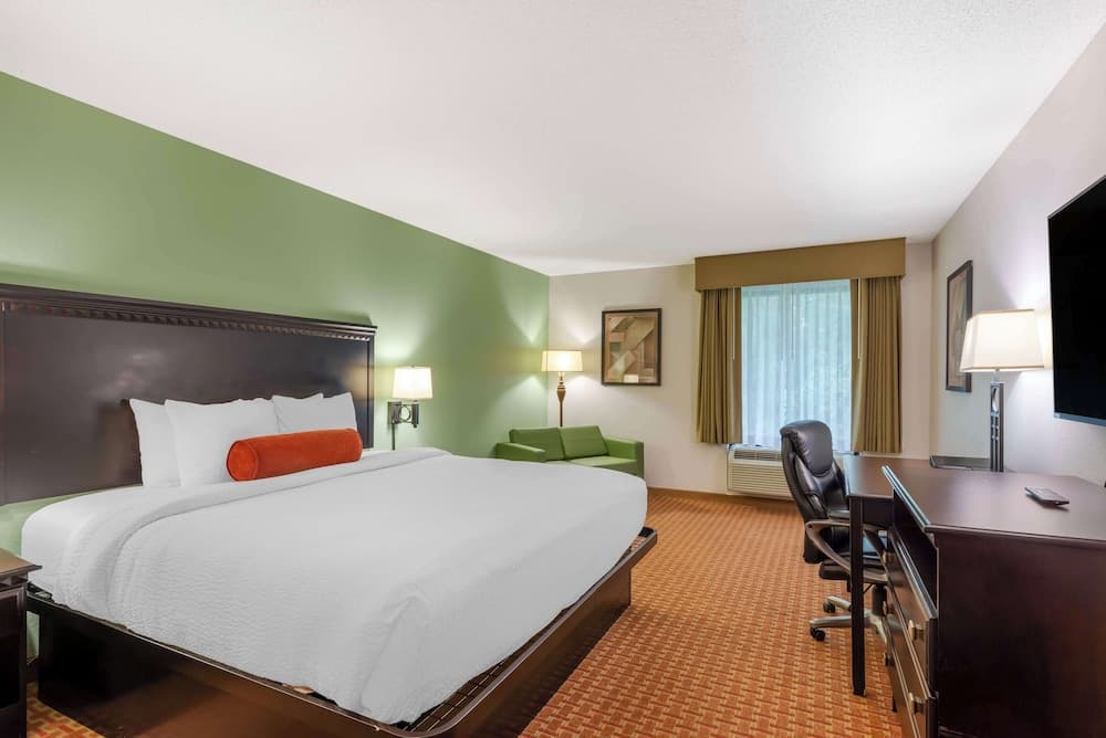 Best Western Plus Hopewell Fort Lee property views in Hopewell, VA — gallery photo 3