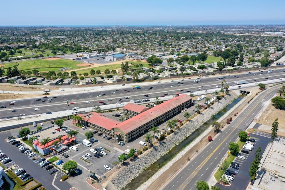 La Quinta Inn by Wyndham Costa Mesa / Newport Beach gallery photo in Costa Mesa, CA — image 10