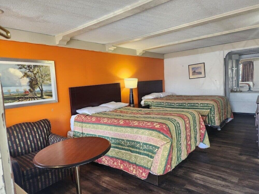 Sunrise inn property views in Elkton, MD — gallery photo 3