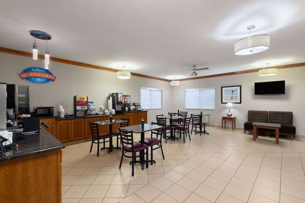Baymont by Wyndham Waterloo gallery photo in Waterloo, IA — image 11