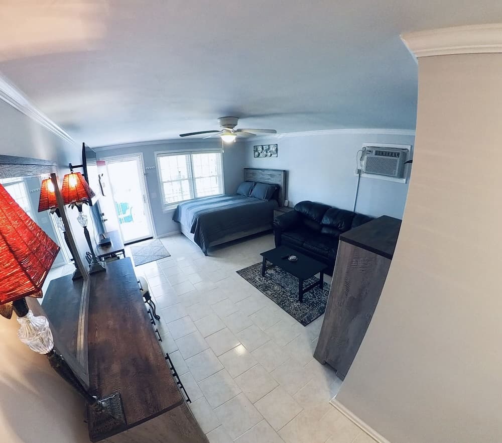 10 Cherry Bay - Robert Zuehl interior in North Myrtle Beach, SC — gallery photo 2