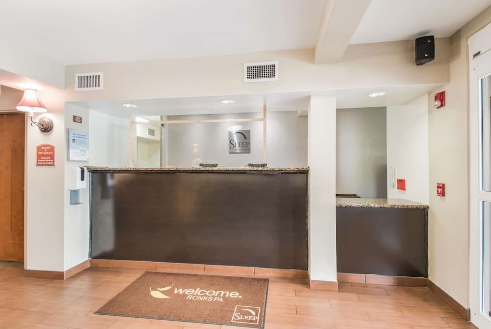 Sleep Inn & Suites Ronks - Lancaster Area interior in Ronks, PA — gallery photo 2