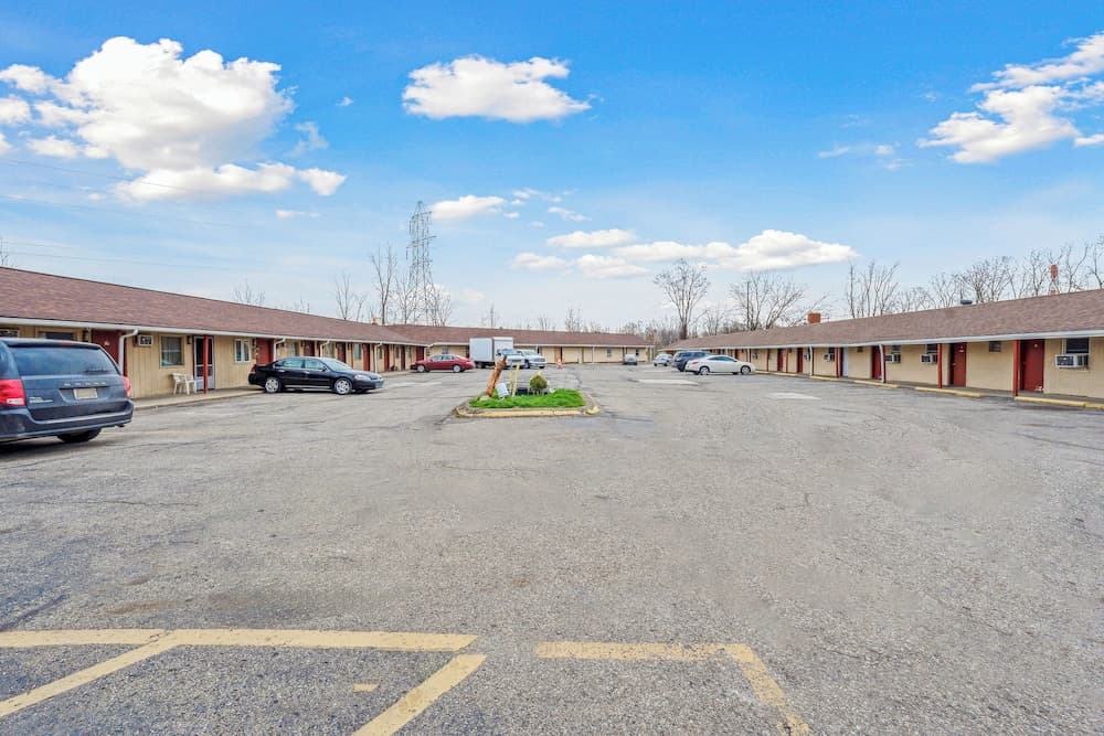 Flint Motel by OYO MI Near I-475 gallery photo in Flint, MI — image 37