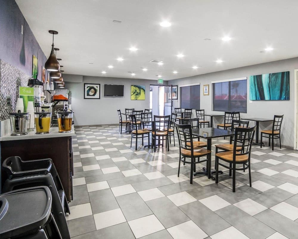 Rodeway Inn & Suites Needles interior in Needles, CA — gallery photo 2