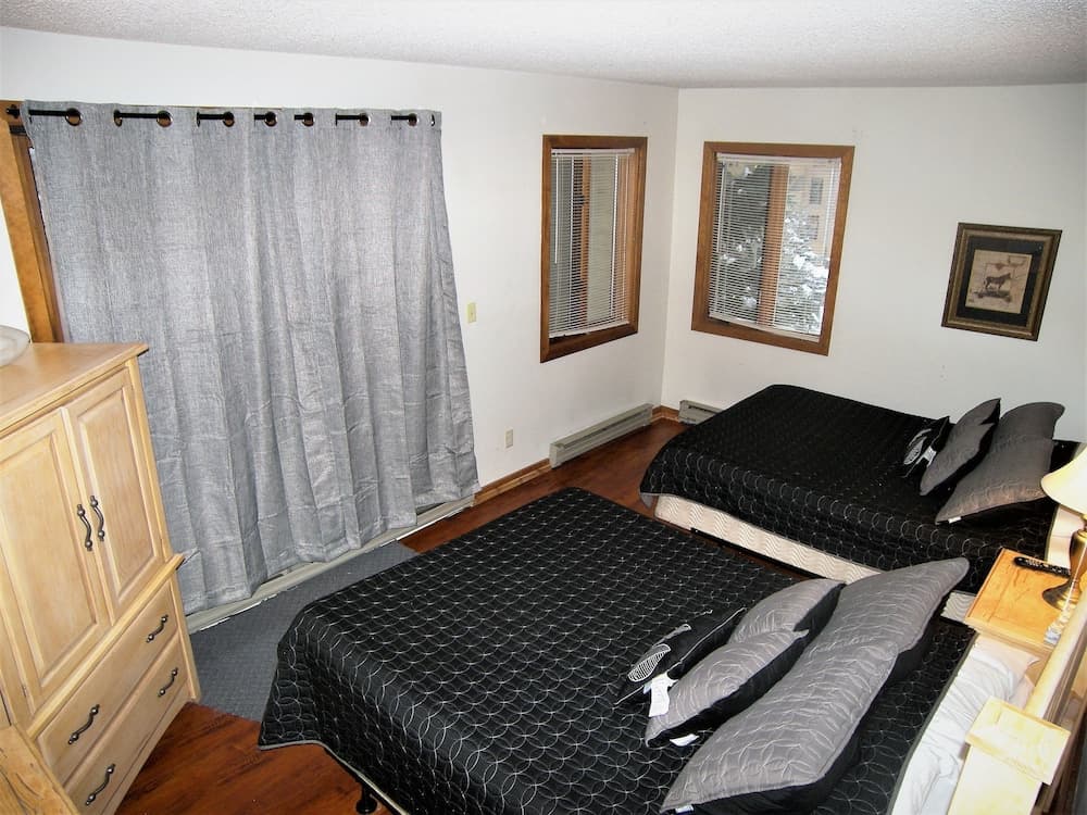 Fox Pine Lodge Hotel Room 2 property views in Copper Mountain, CO — gallery photo 3