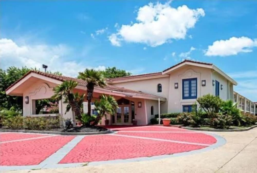 Scottish Inns and Suites Texas City, TX — hotel in Texas City, Texas