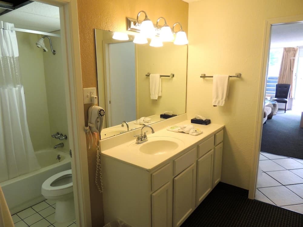 Carmel Inn & Suites gallery photo in Thibodaux, LA — image 4