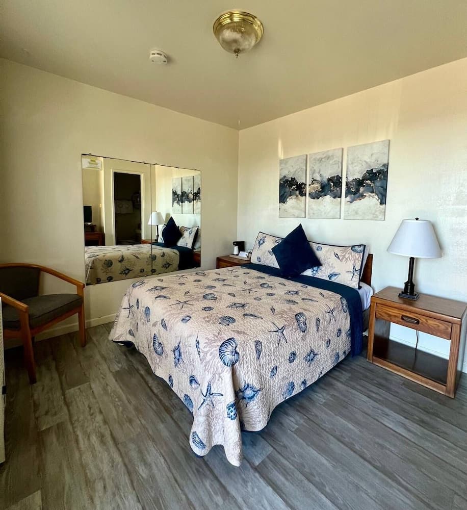 Ocean Cove Lodge interior in Jenner, CA — gallery photo 2