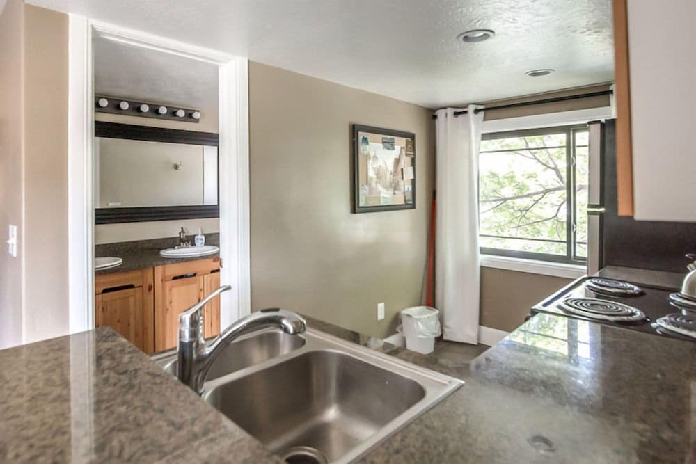 Aspenwood Manor South gallery photo in Provo, UT — image 163