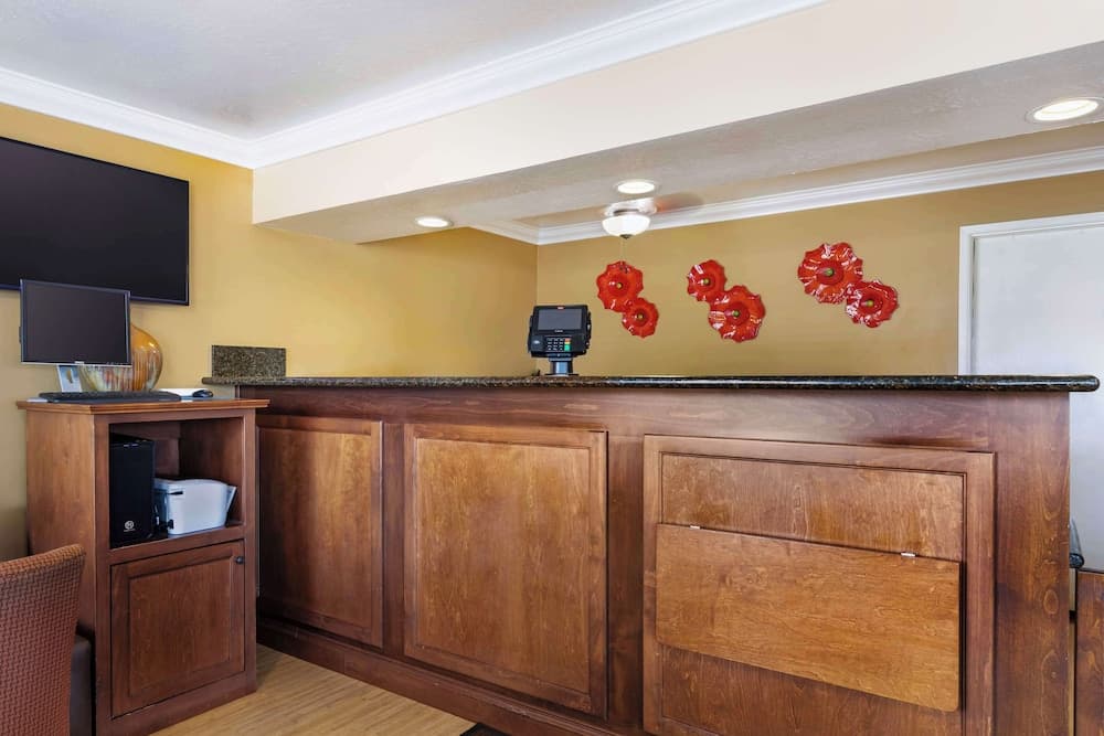 Best Western Hanford Inn property views in Hanford, CA — gallery photo 3