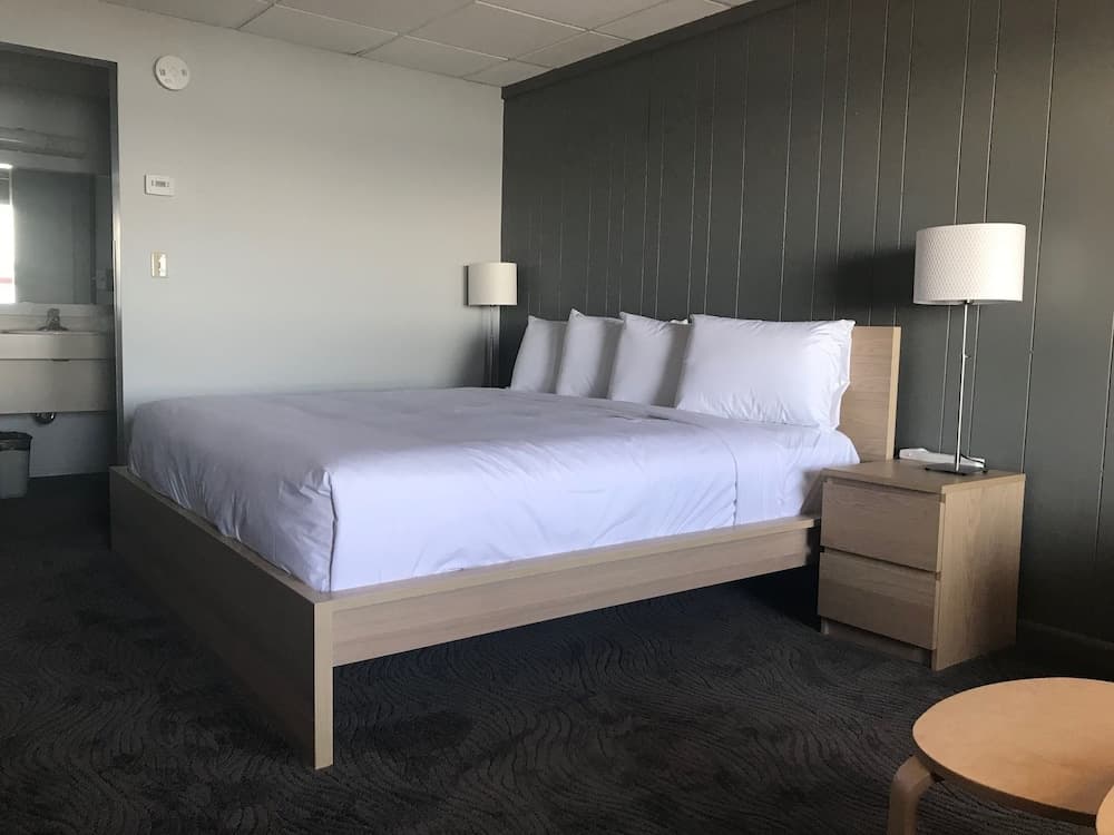 Harbor Inn Self Check-in Hotel interior in Grand Marais, MN — gallery photo 2