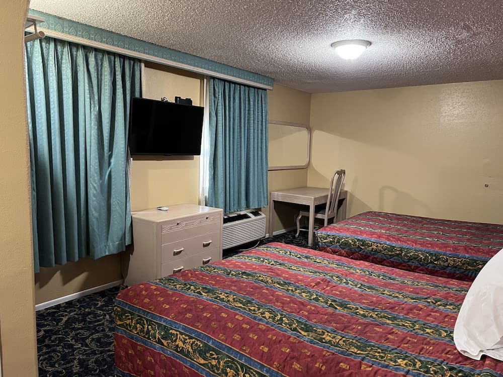 Horizon Inn Motel interior in Harbor City, CA — gallery photo 2