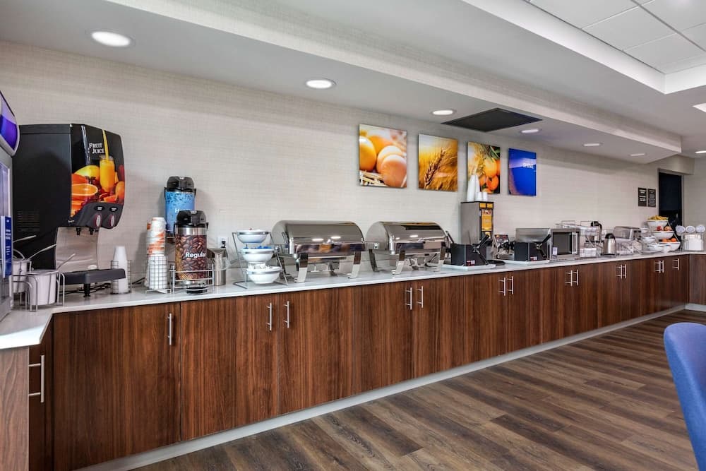 Comfort Inn & Suites Grand Blanc/Flint gallery photo in Grand Blanc, MI — image 9
